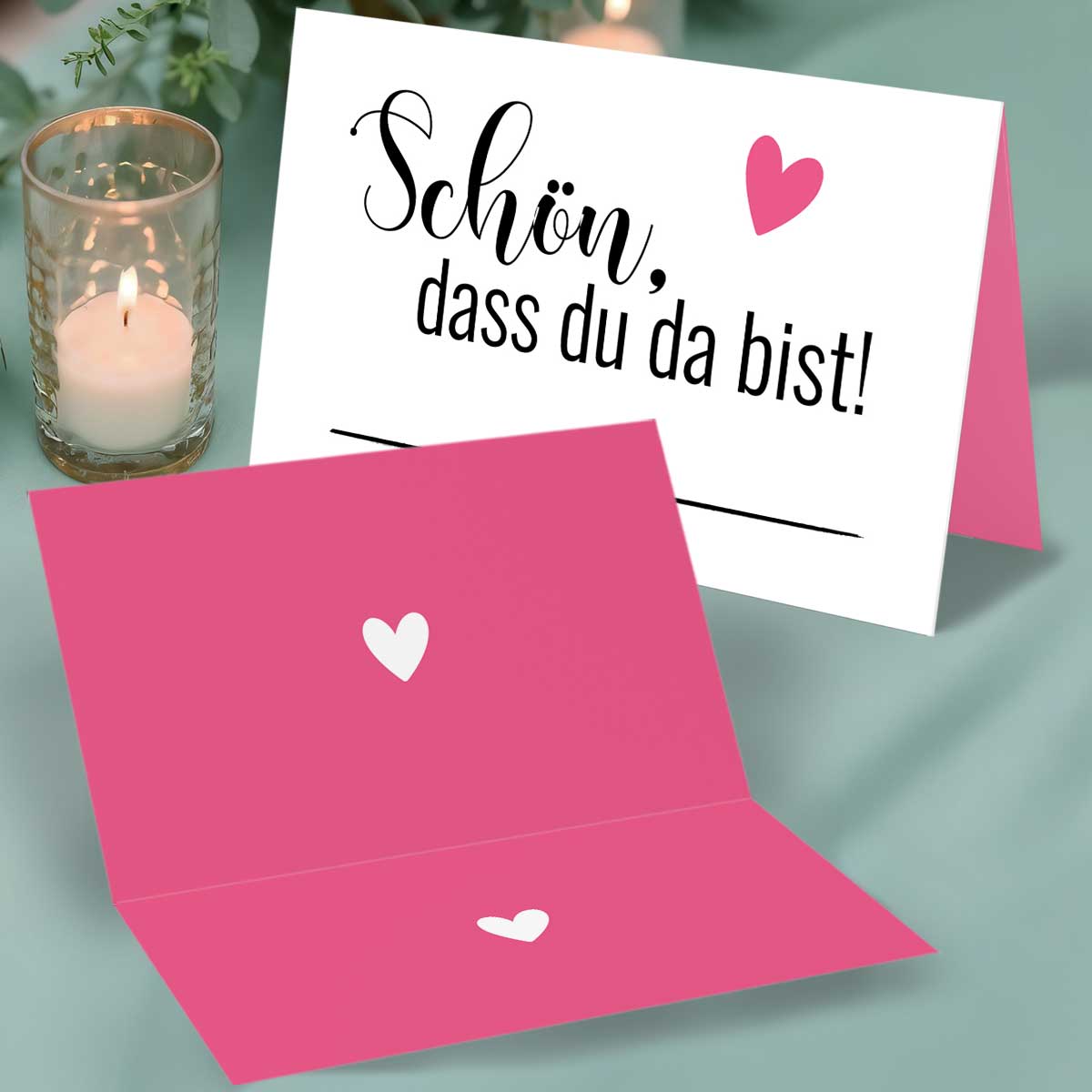 50 Tischkarten „Schön, dass du da bist“ – Platzkarten mit pinkem Herzmotiv