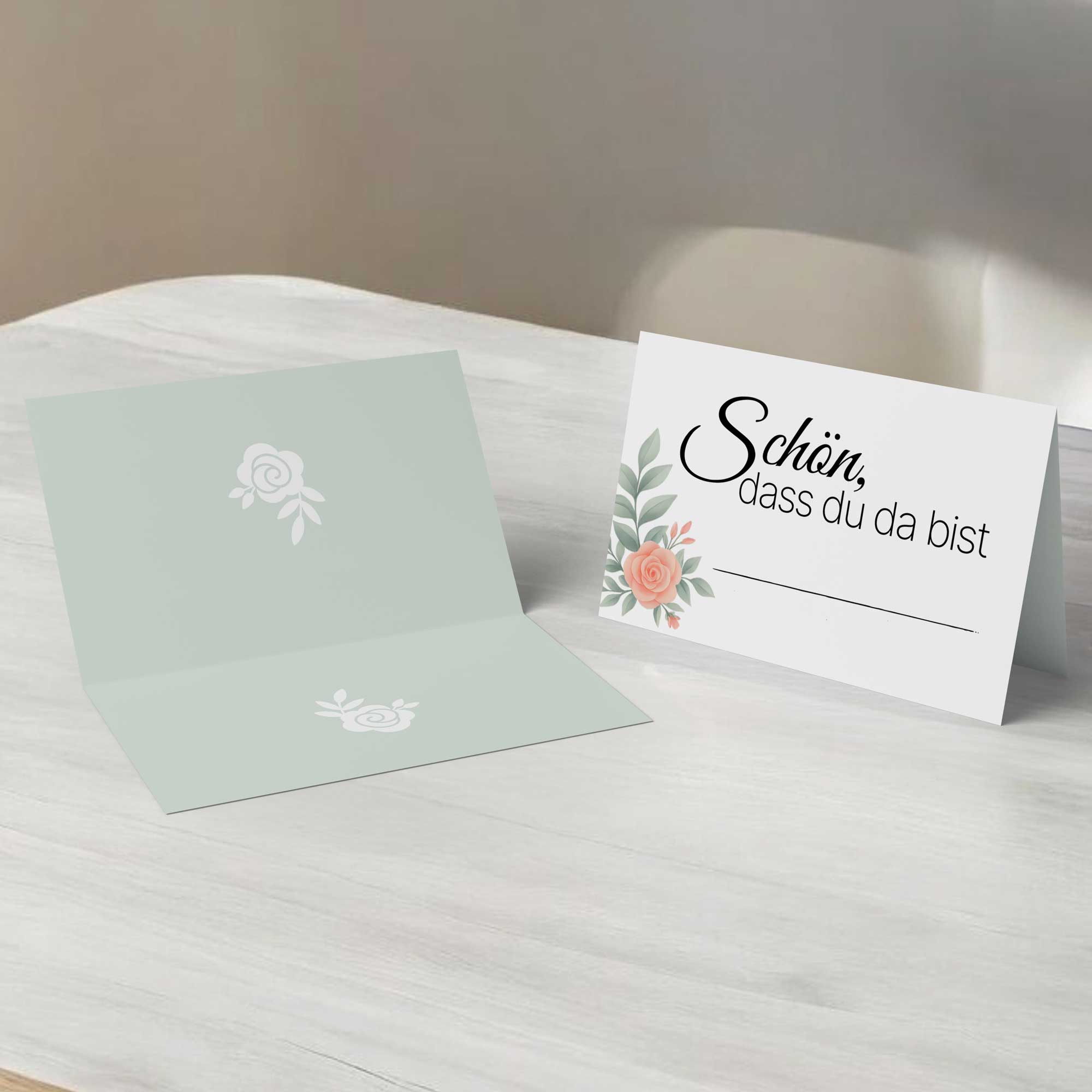 50 Tischkarten „Schön, dass du da bist“ – Florale Platzkarten mit Rosendekor